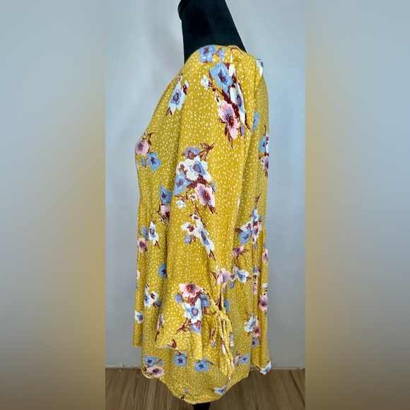 Motherhood Maternity Women’s Yellow Floral Top w/ties on Sleeves - Picture 4 of 7